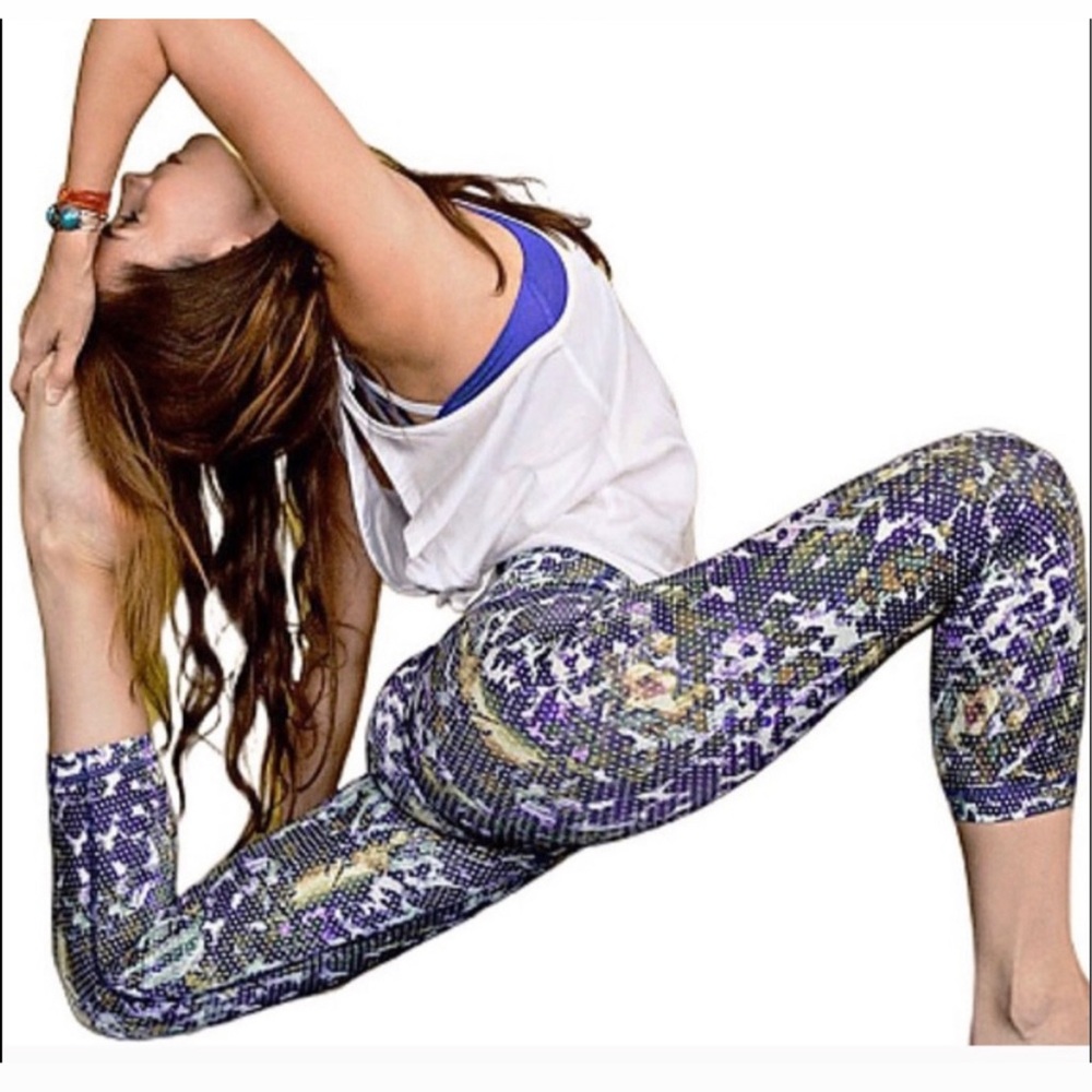 Lululemon Wunder Under Pant *Full-On Luxtreme
Floral Sport Backdrop Iris Flower